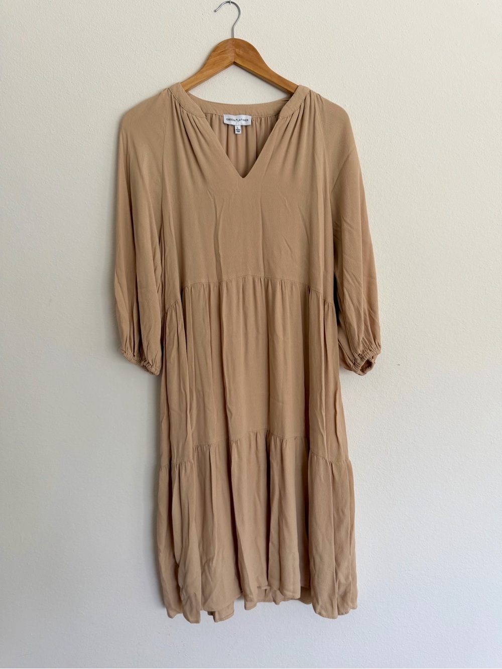 Gibson Latimer Tan Tiered Midi Dress with V-Neck
